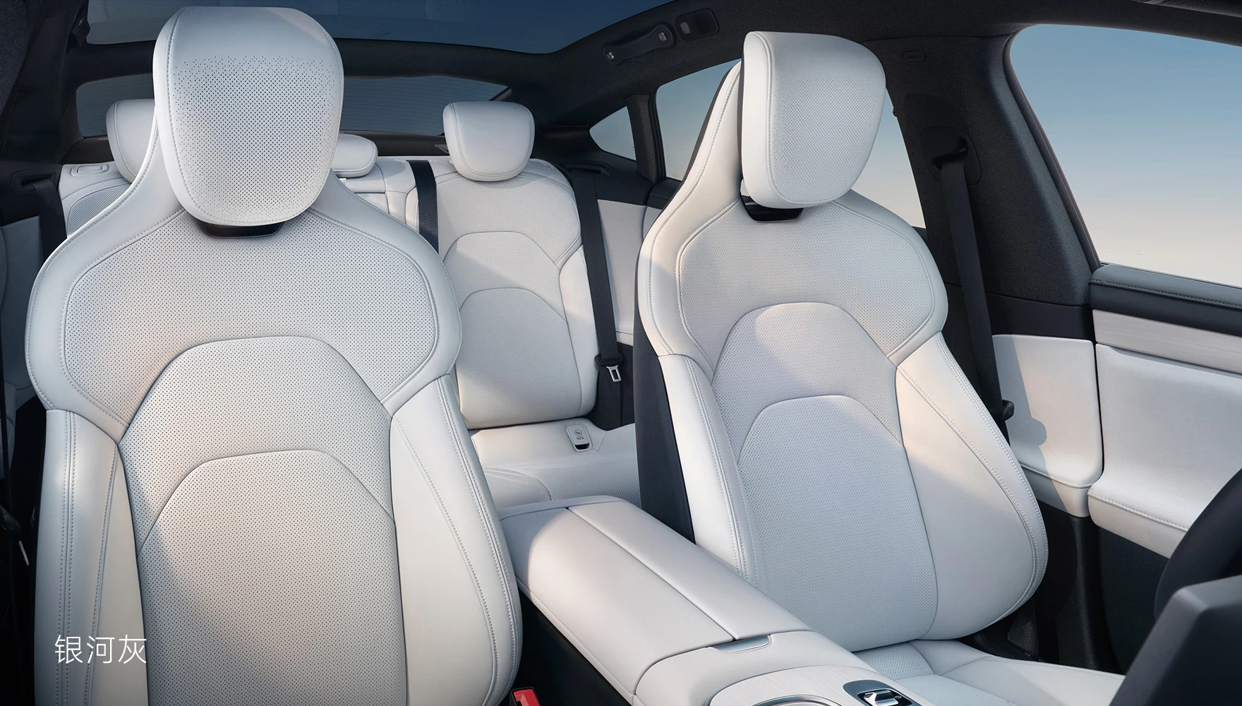 Xiaomi SU7 frontseats view