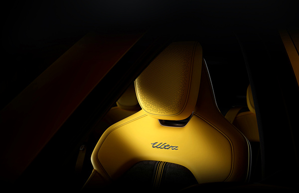 Xiaomi SU7 Ultra frontseats view