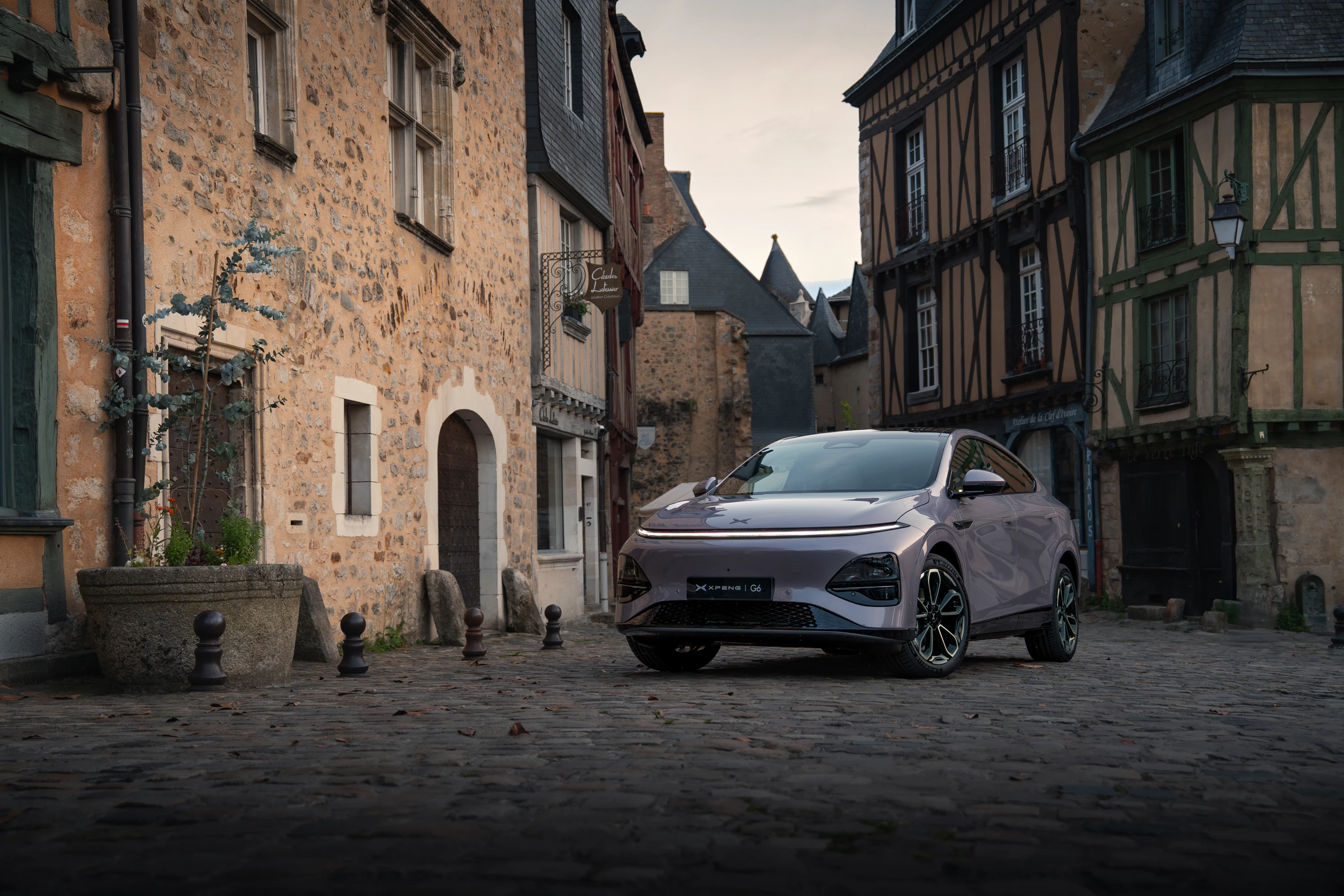 XPENG G6 AWD Performance exterior view