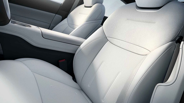 XPENG G6 AWD Performance frontseats view