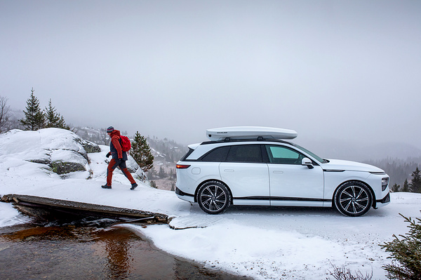 XPENG G9 AWD Performance exterior view