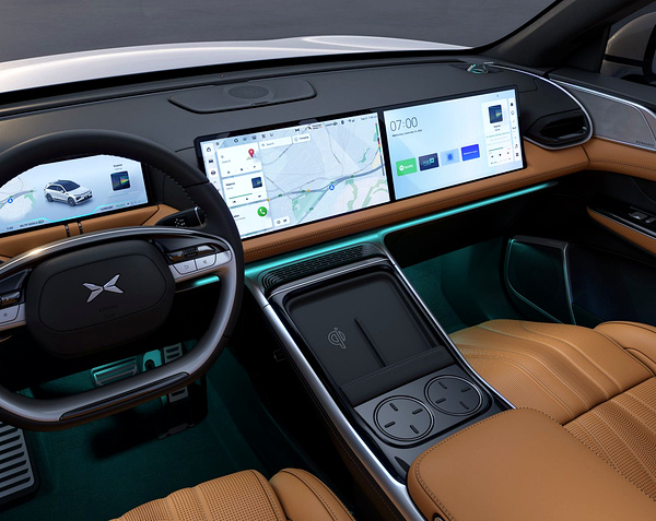 XPENG G9 AWD Performance screens view