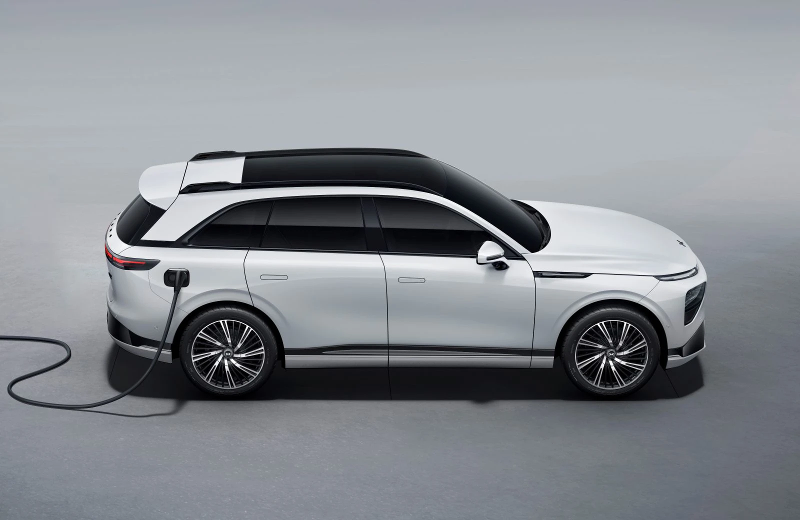 XPENG G9 AWD Performance (GEN1) charging view
