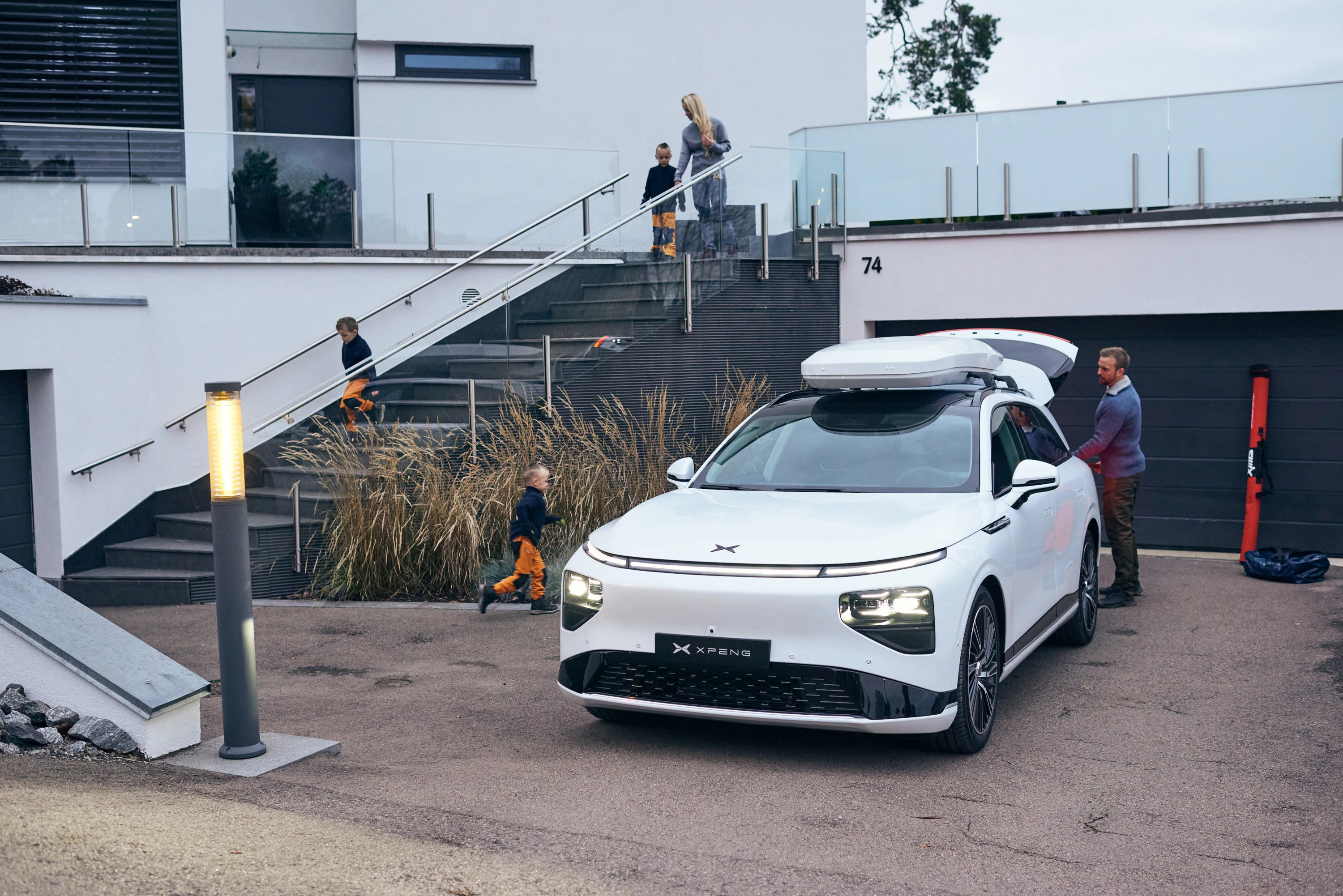 XPENG G9 RWD Long Range exterior view
