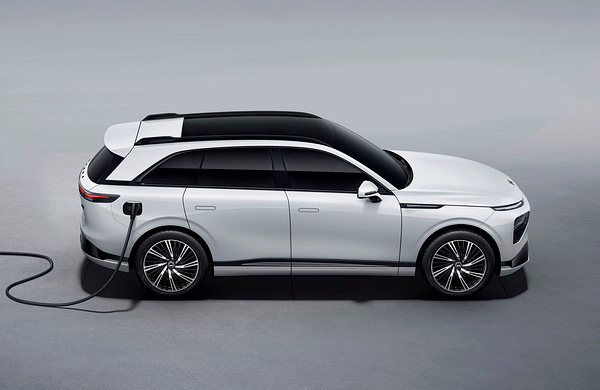 XPENG G9 RWD Long Range charging view