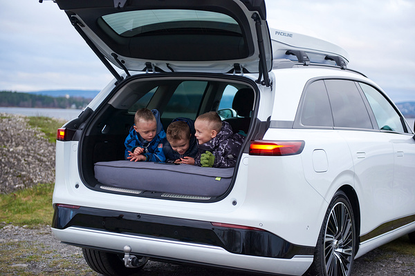 XPENG G9 RWD Long Range trunk view