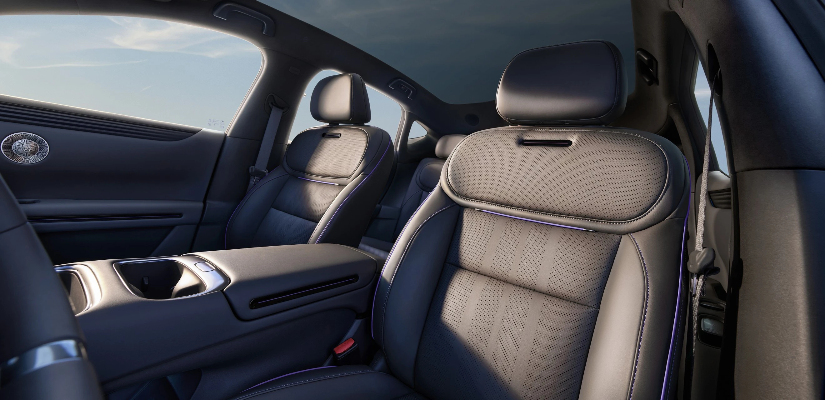 XPENG L03 71.2 kWh RWD frontseats view