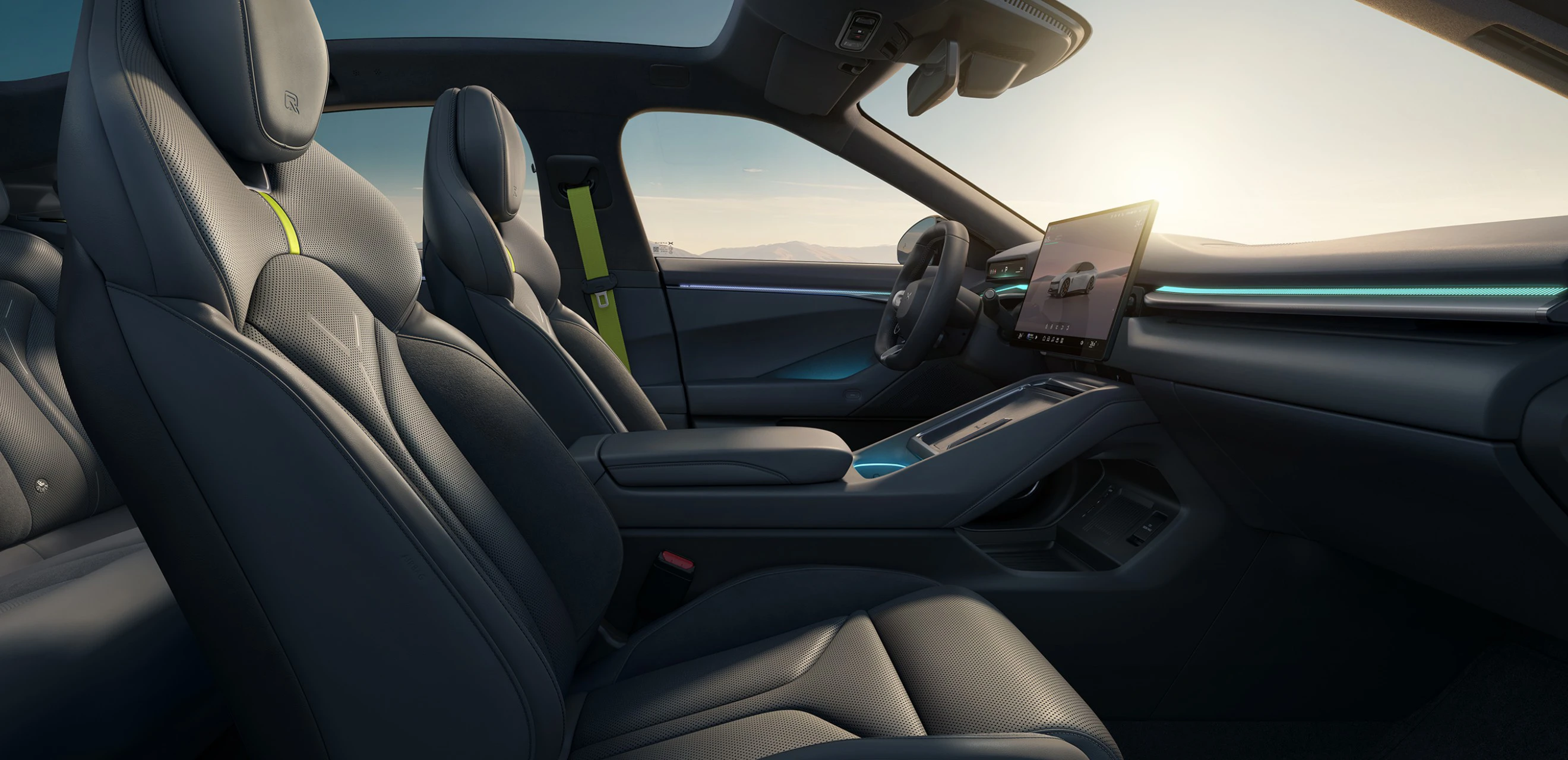 XPENG P7 750 AWD Performance frontseats view