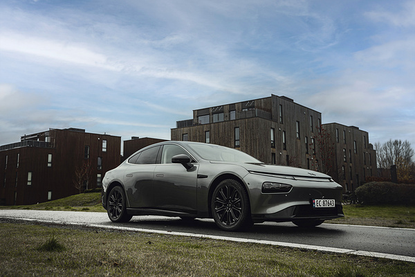 XPENG P7 AWD Performance exterior view