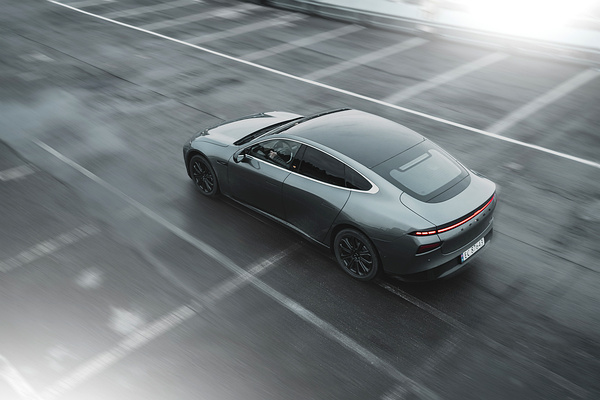 XPENG P7 AWD Performance exterior view