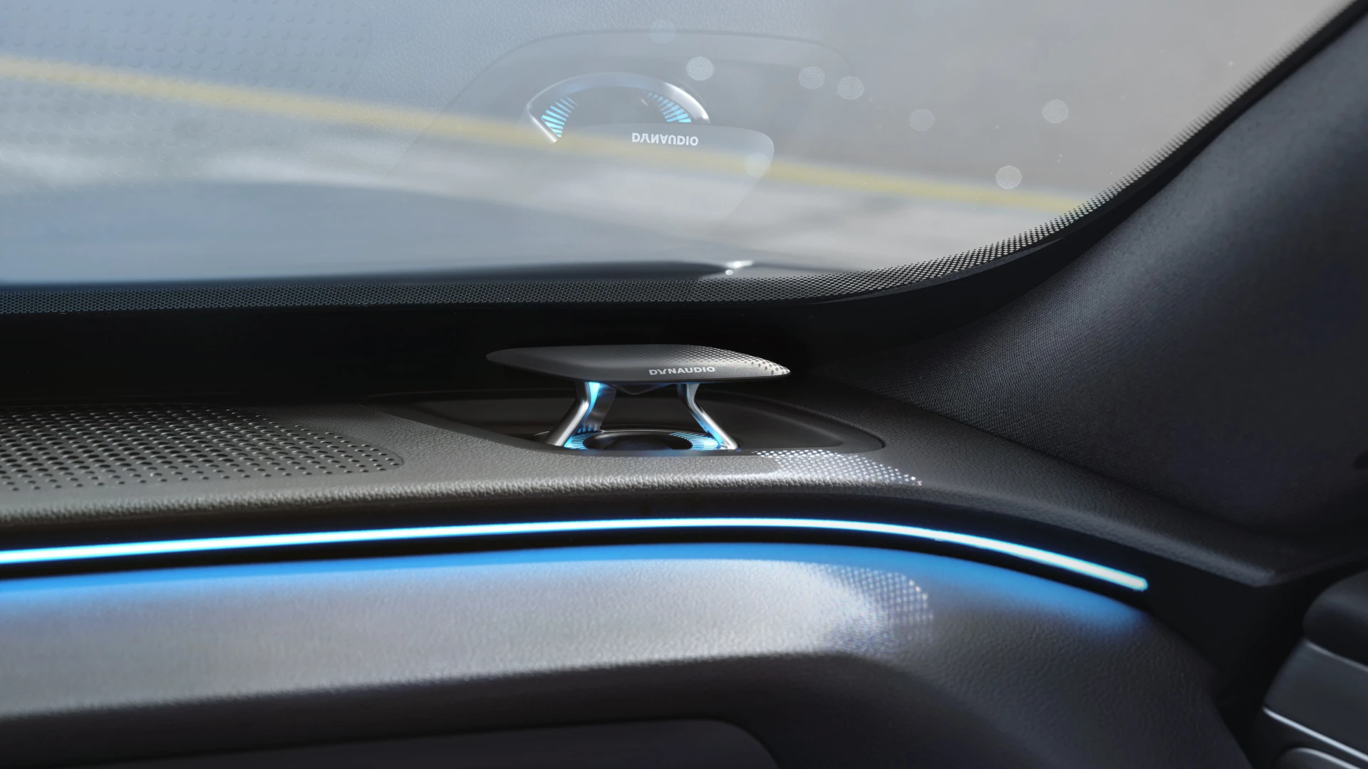 XPENG P7i 610 AWD speakers view