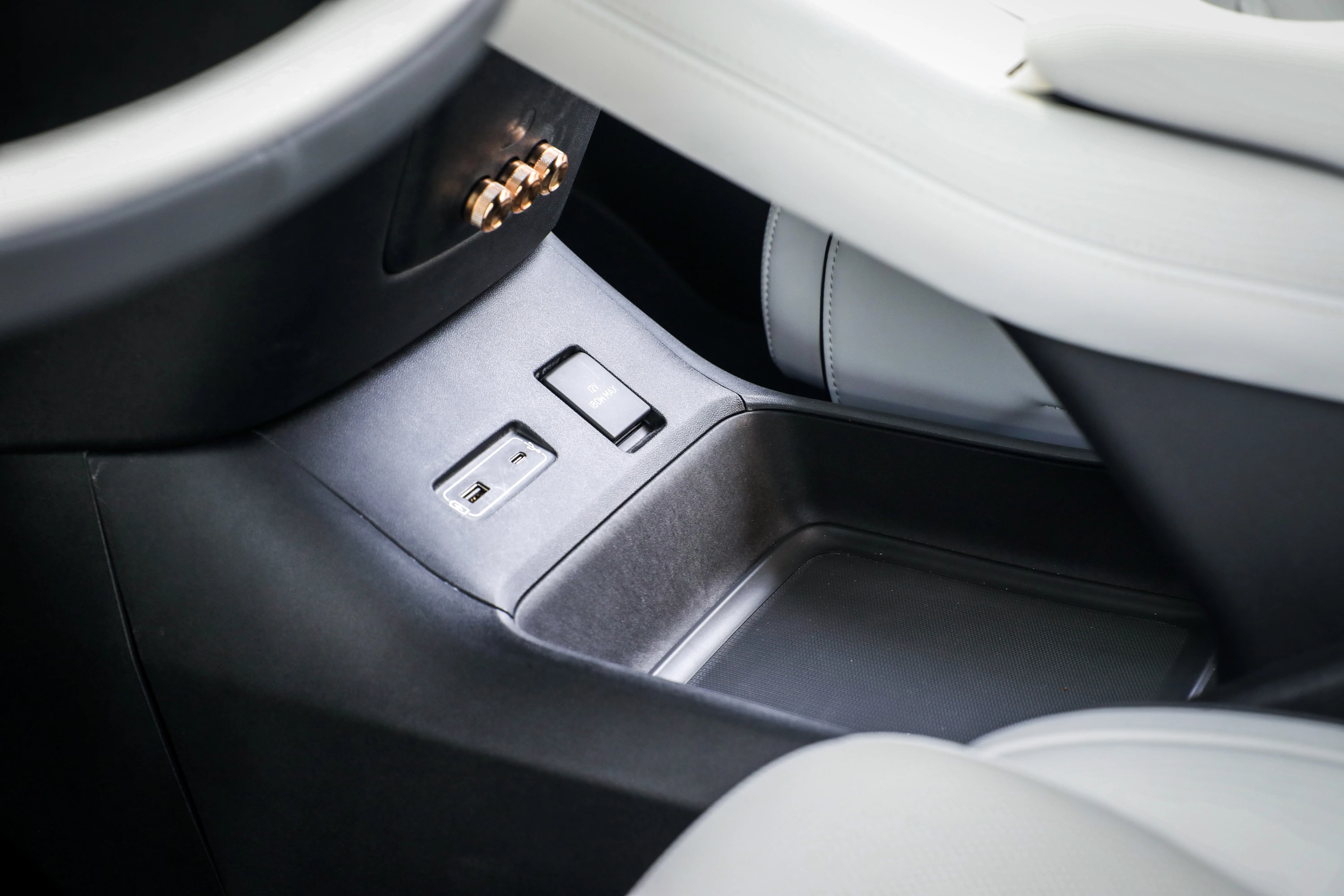 XPENG X9 AWD Performance interiordetail view