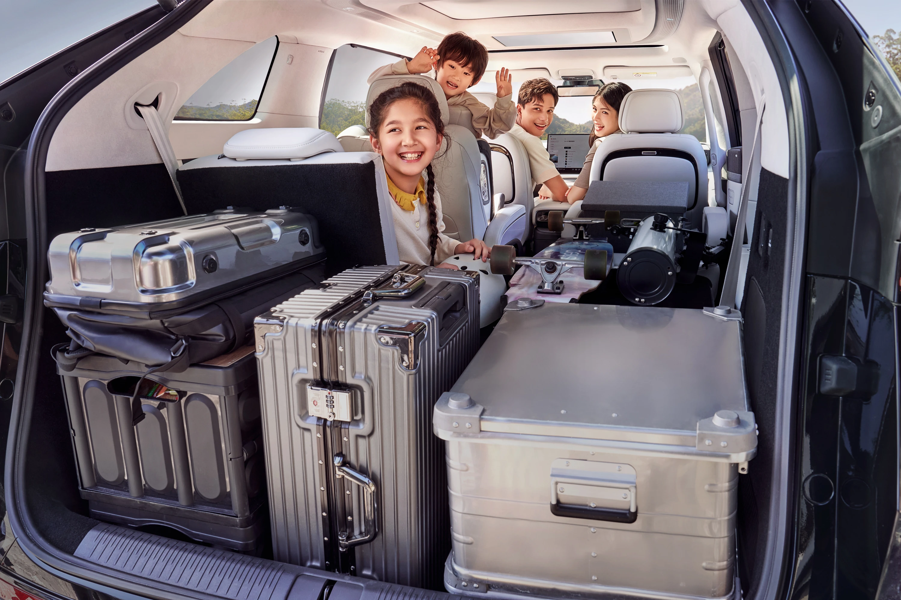 XPENG X9 AWD Performance trunk view