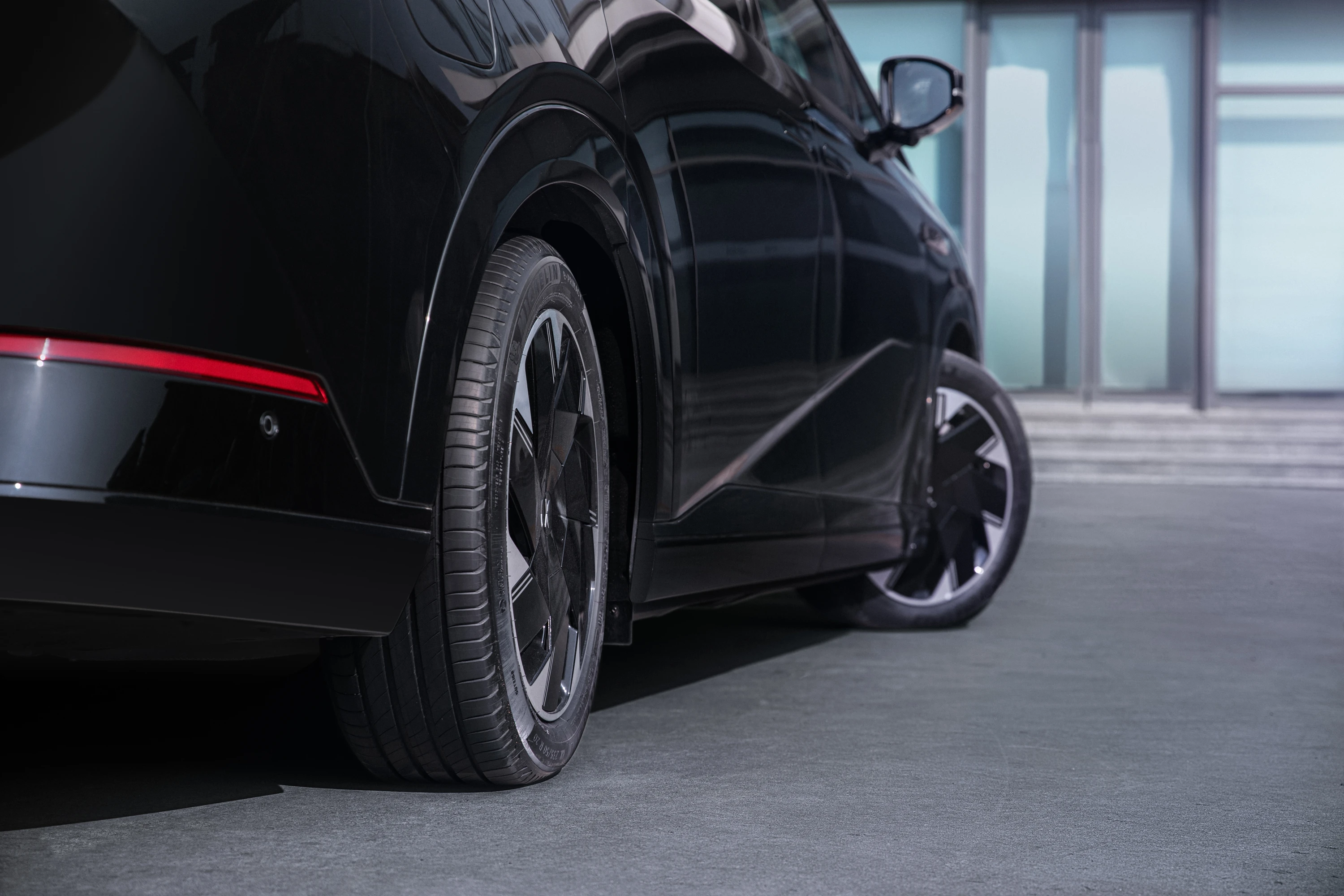 XPENG X9 AWD Performance rearwheelsteering view