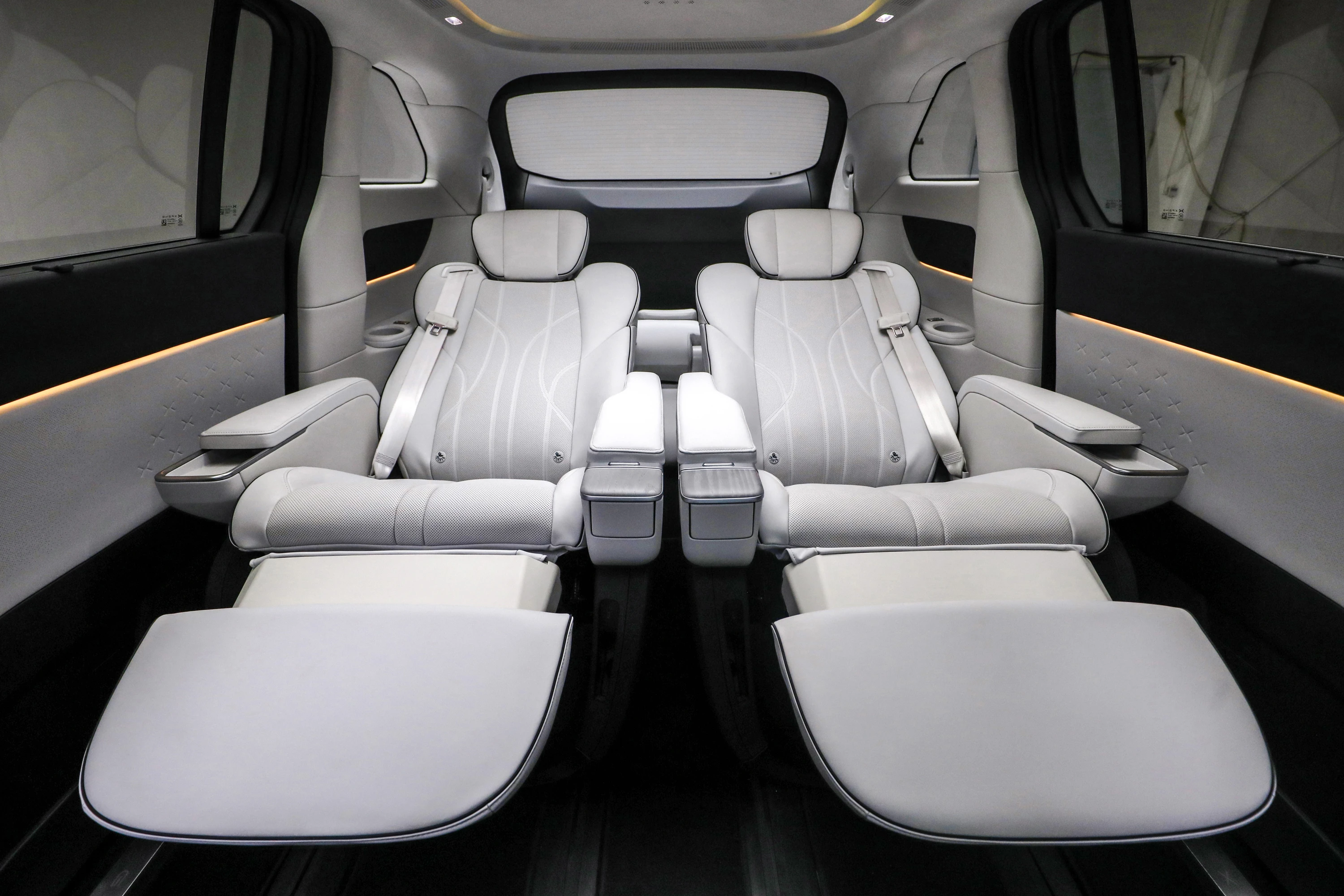 XPENG X9 AWD Performance secondrowseats view