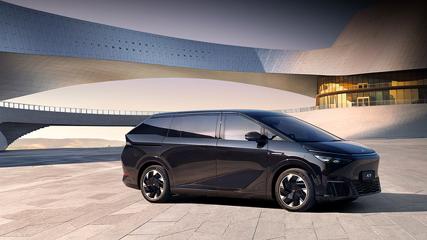XPENG X9 AWD Performance electric mpv