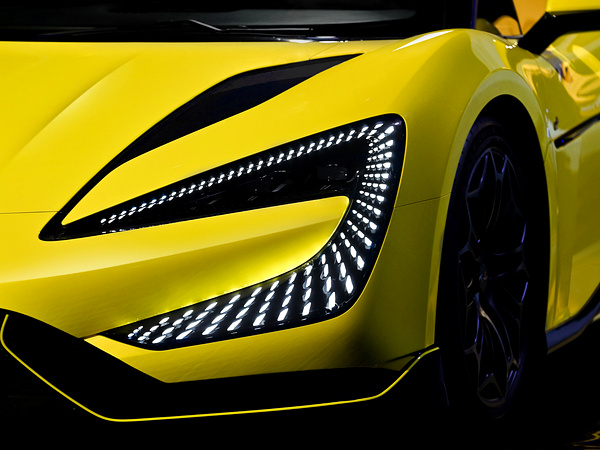 YangWang U9 headlights view