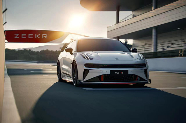 Zeekr 001 FR electric station wagon