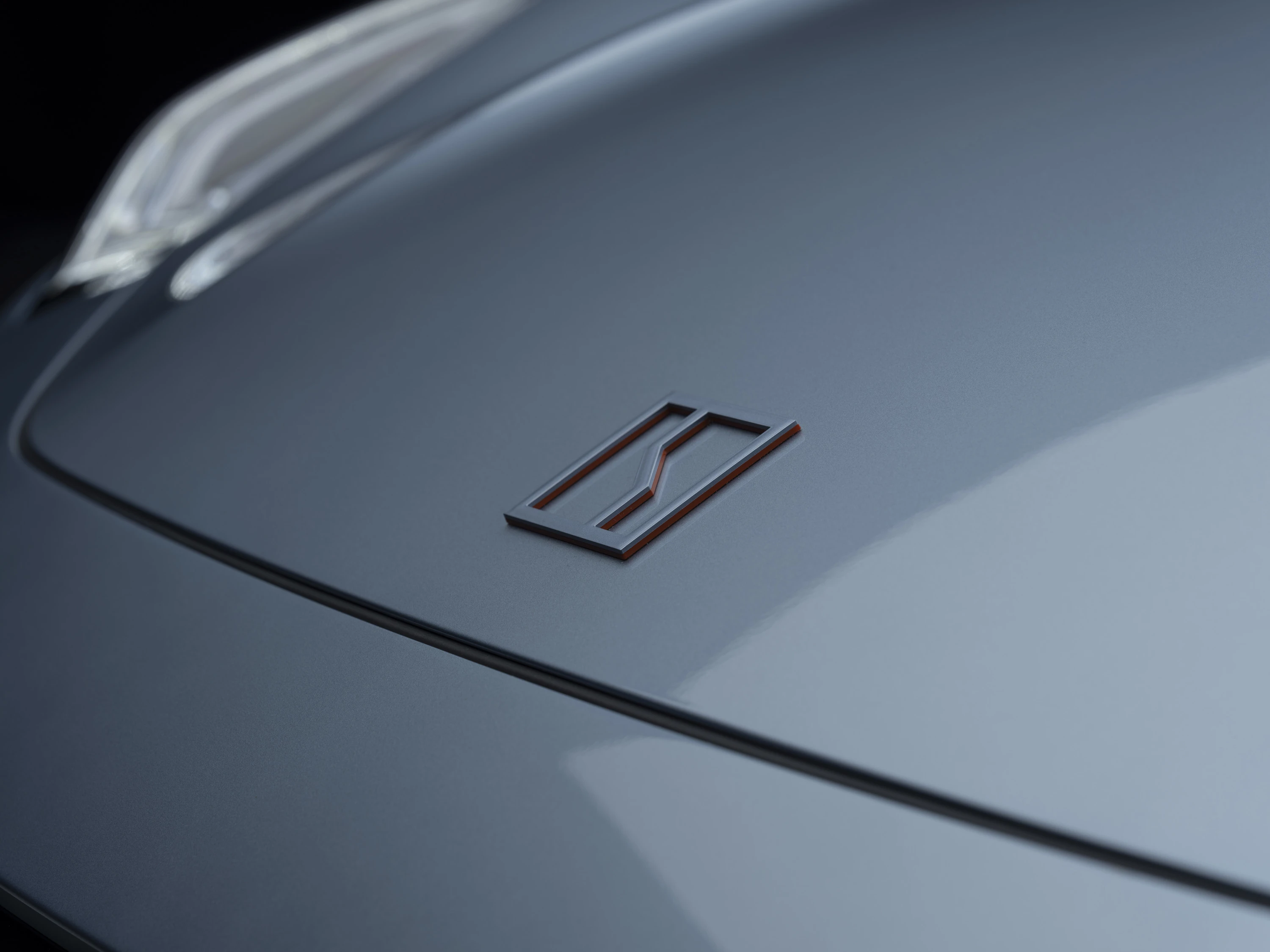 Zeekr 001 Long Range RWD logo view