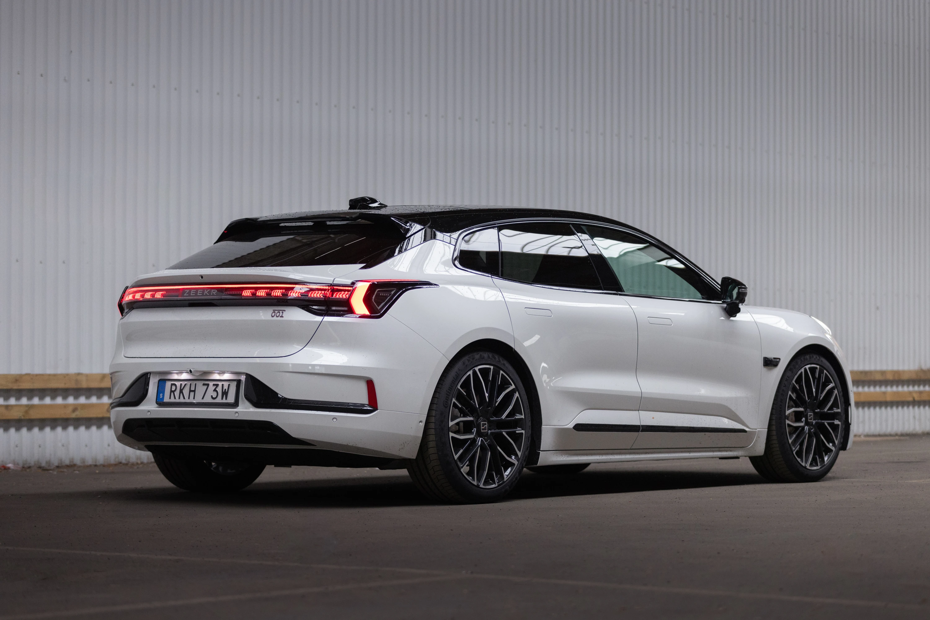 Zeekr 001 Performance AWD exterior view