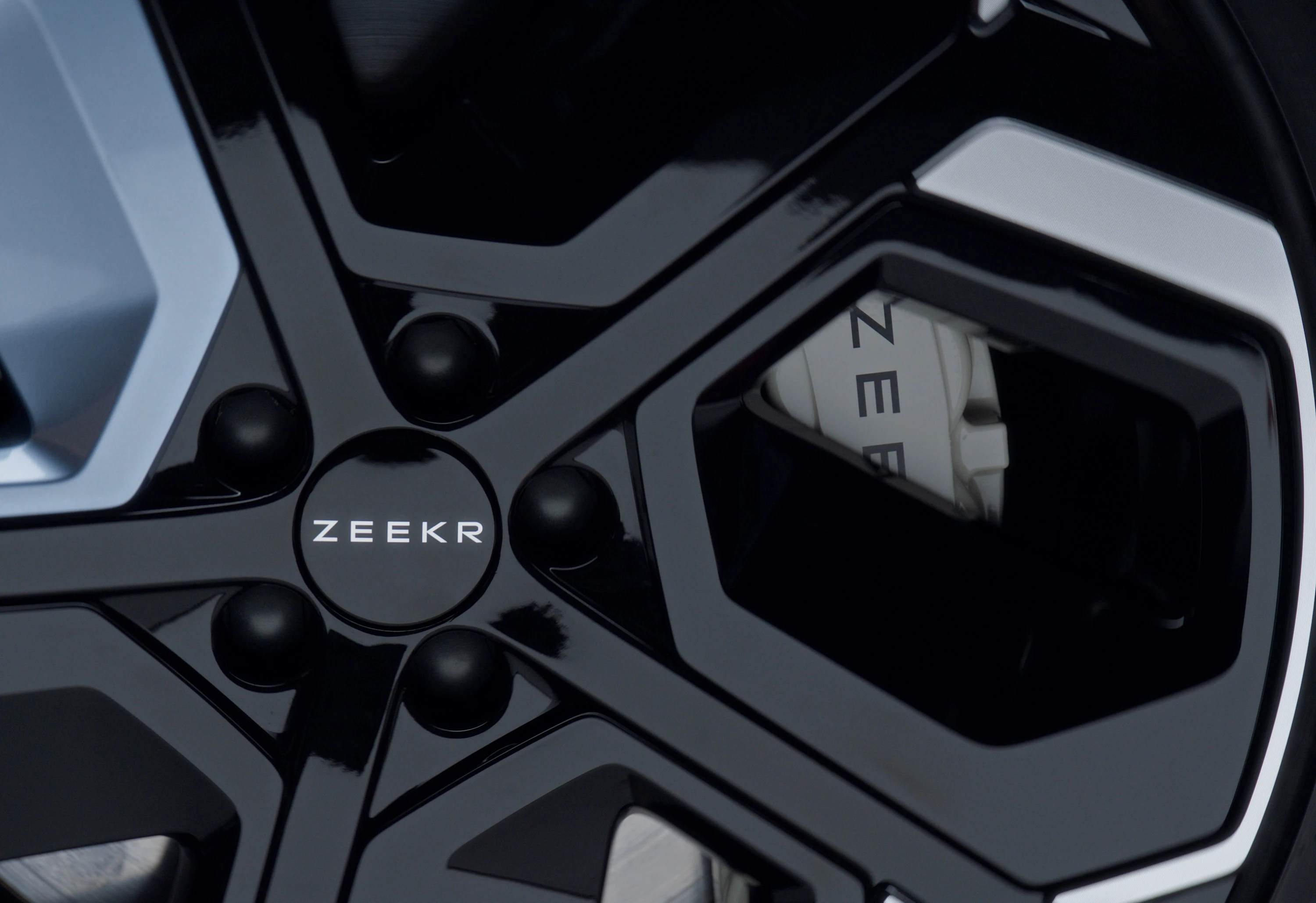 Zeekr 001 Performance AWD wheels view