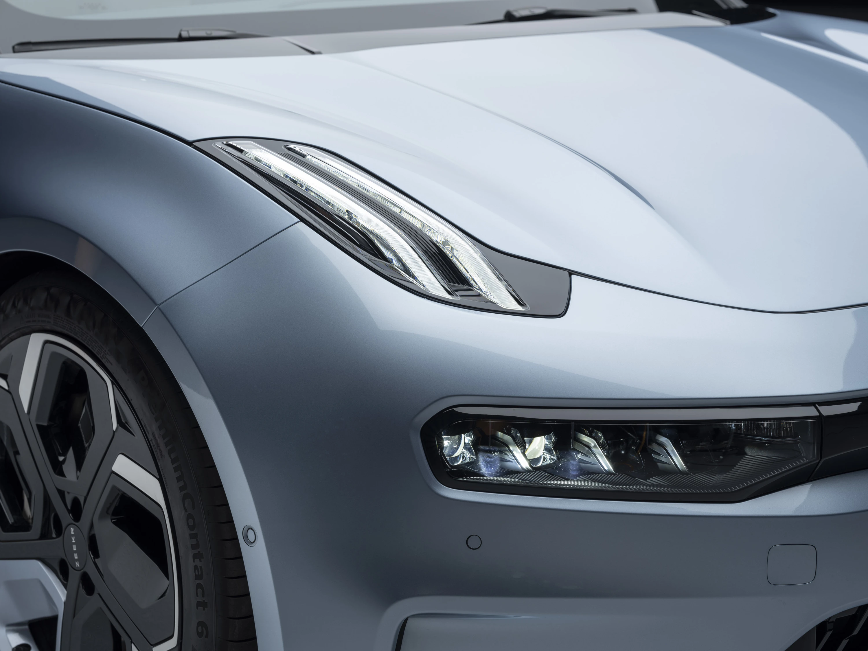 Zeekr 001 Privilege AWD headlights view