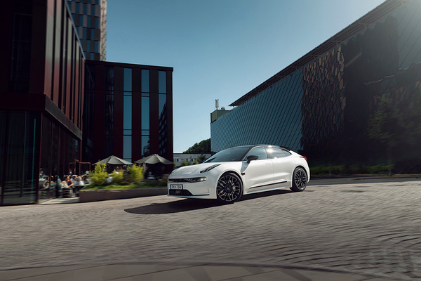 Zeekr 001 Privilege AWD exterior view