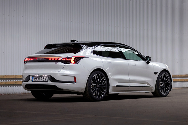 Zeekr 001 Privilege AWD exterior view