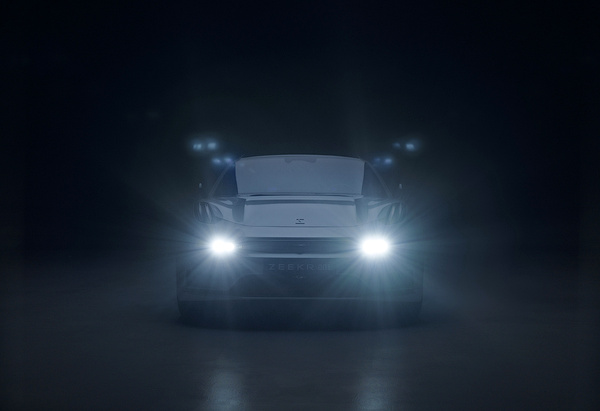 Zeekr 001 Privilege AWD headlights view