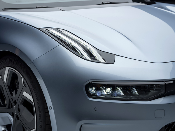 Zeekr 001 Privilege AWD headlights view