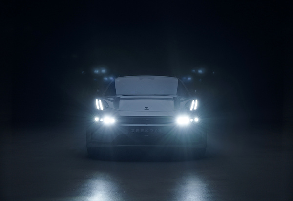 Zeekr 001 Privilege AWD headlights view