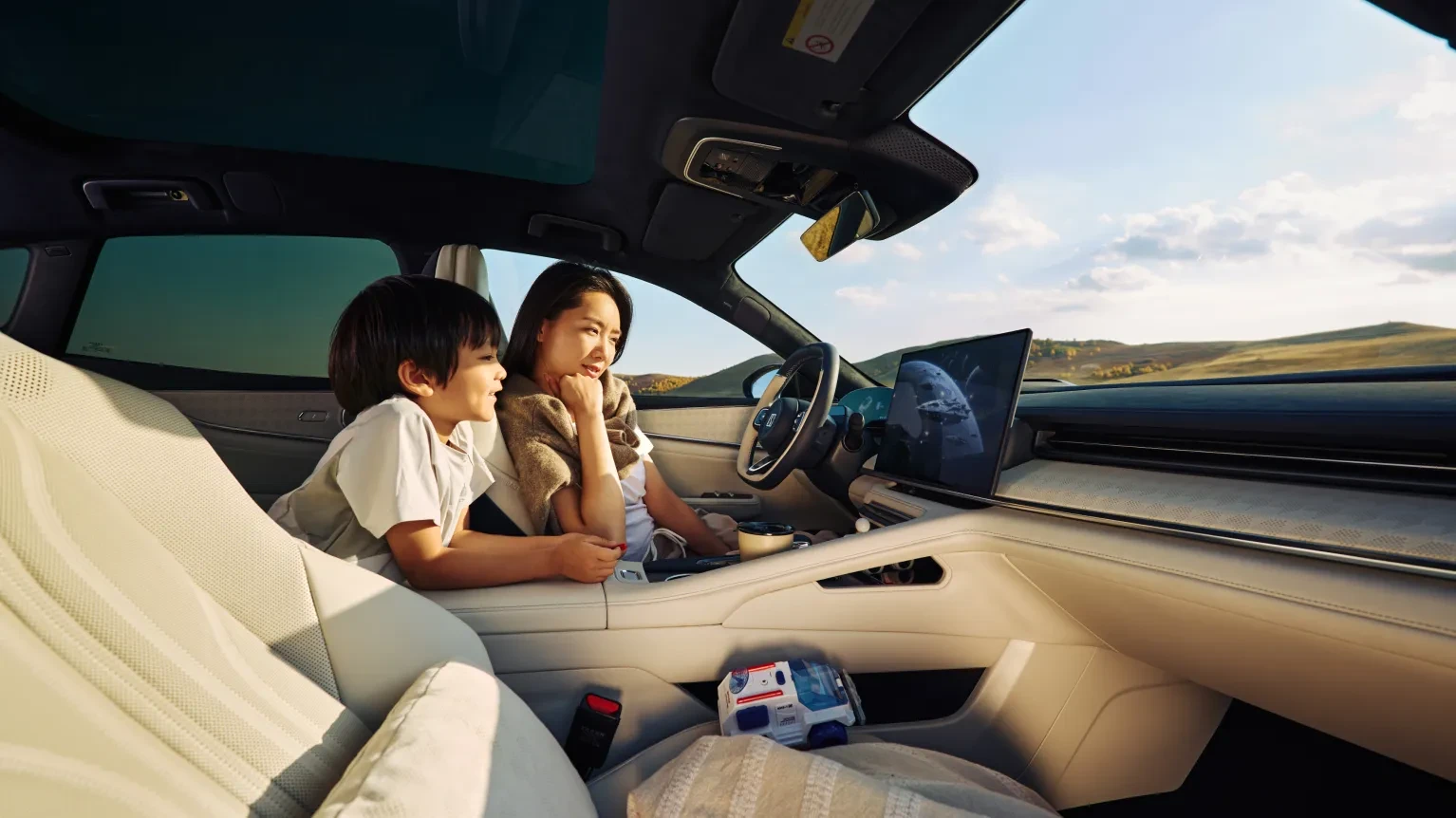 Zeekr 001 Ultra 103 kWh AWD frontseats view