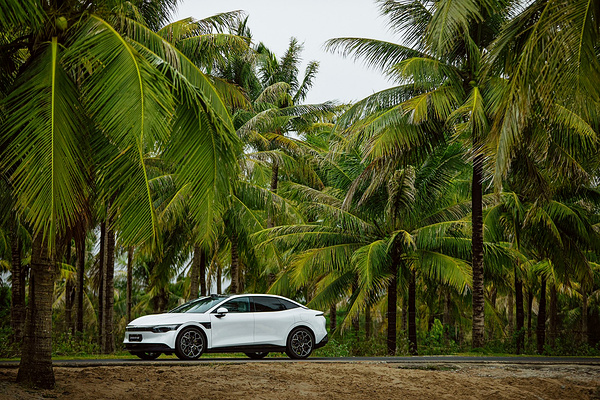Zeekr 007 AWD Performance exterior view