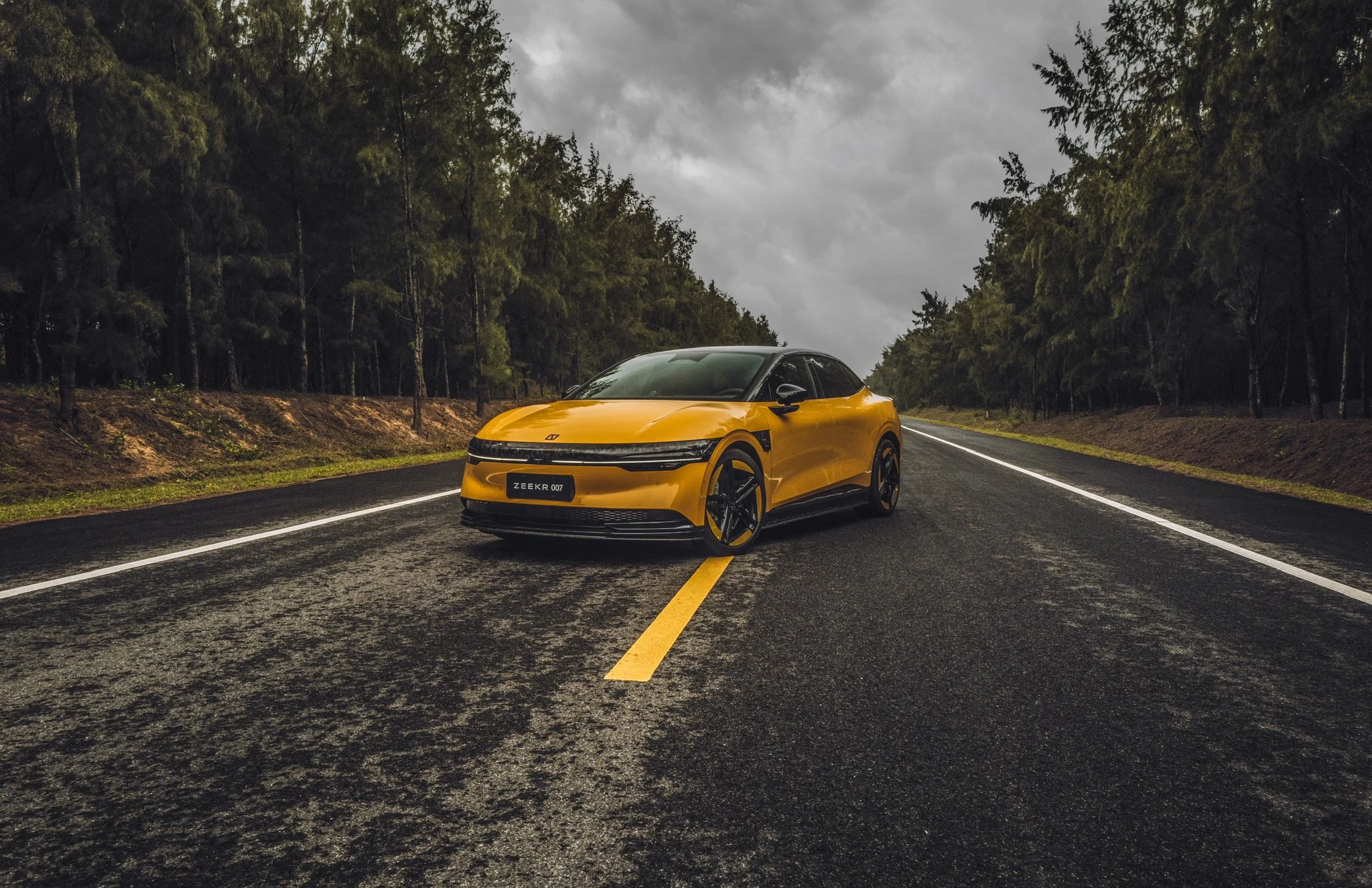 Zeekr 007 Long Range RWD electric vehicle exterior