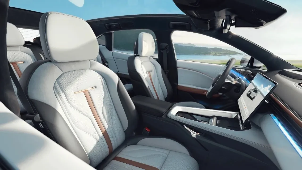 Zeekr 007GT Long Range RWD frontseats view