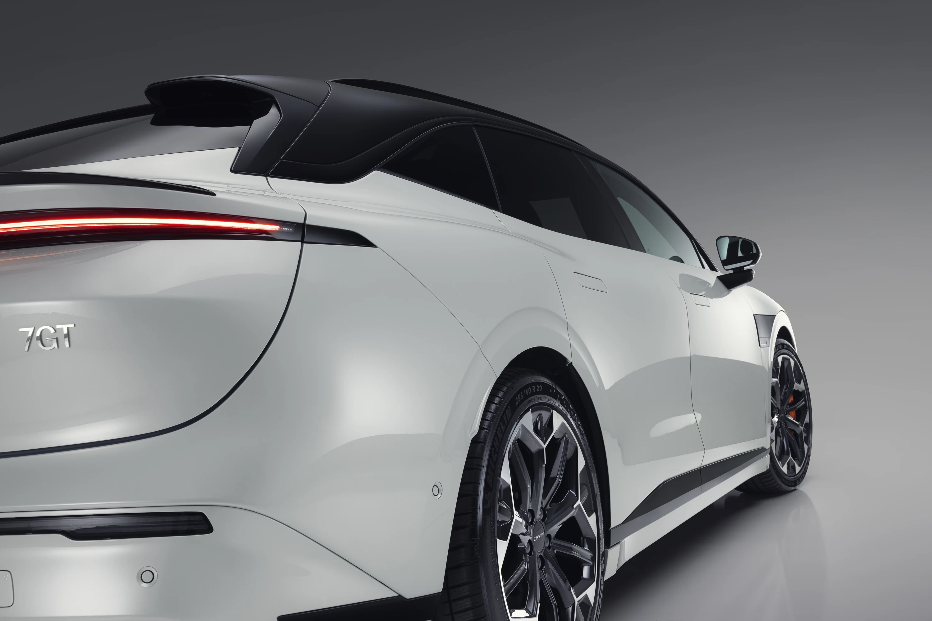 Zeekr 7GT Privilege AWD details view
