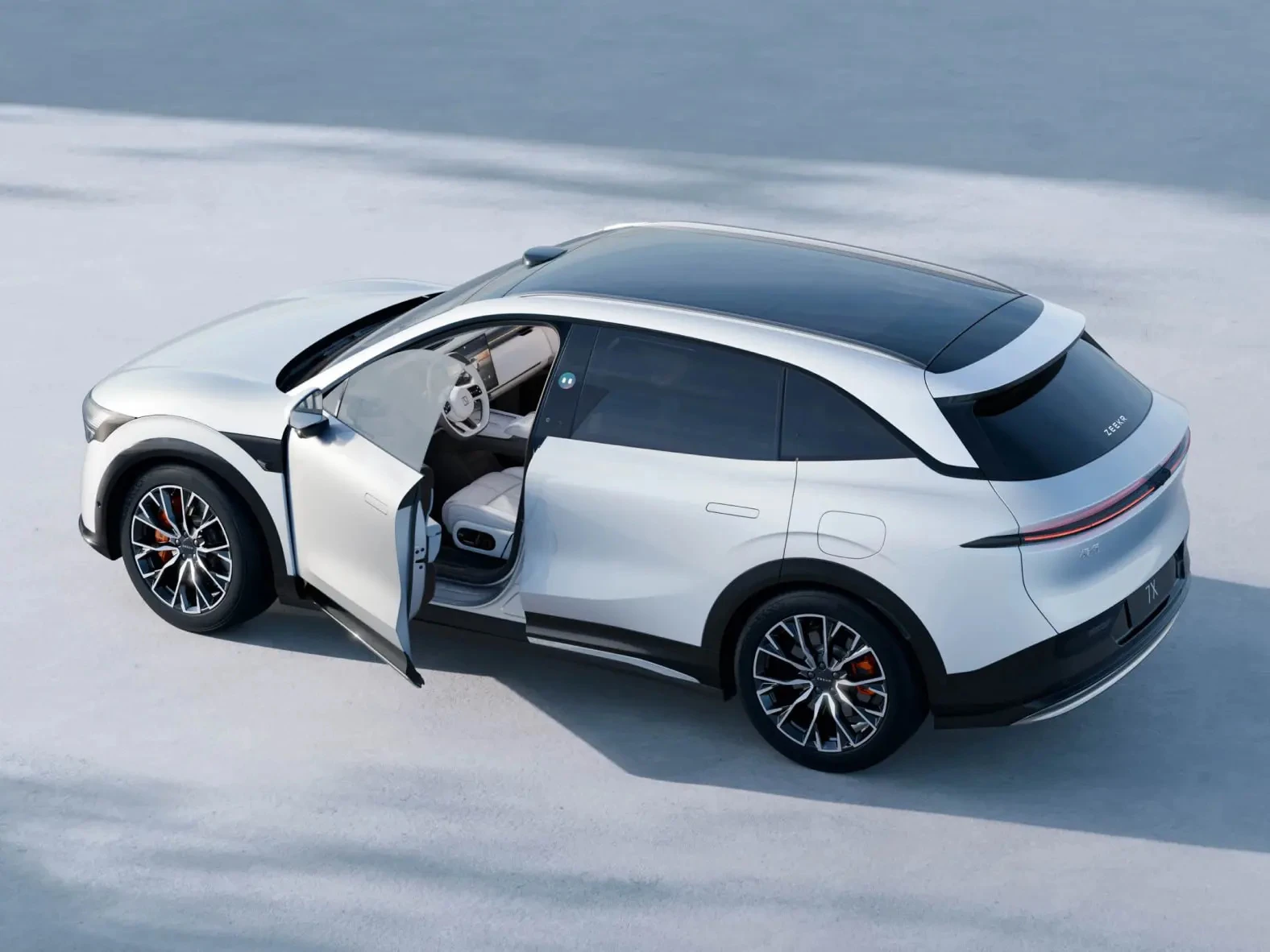 Zeekr 7X Long Range AWD doors view