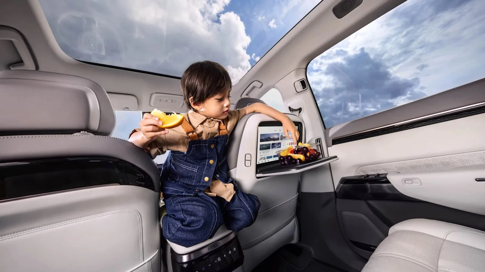 Zeekr 7X Long Range AWD interior view