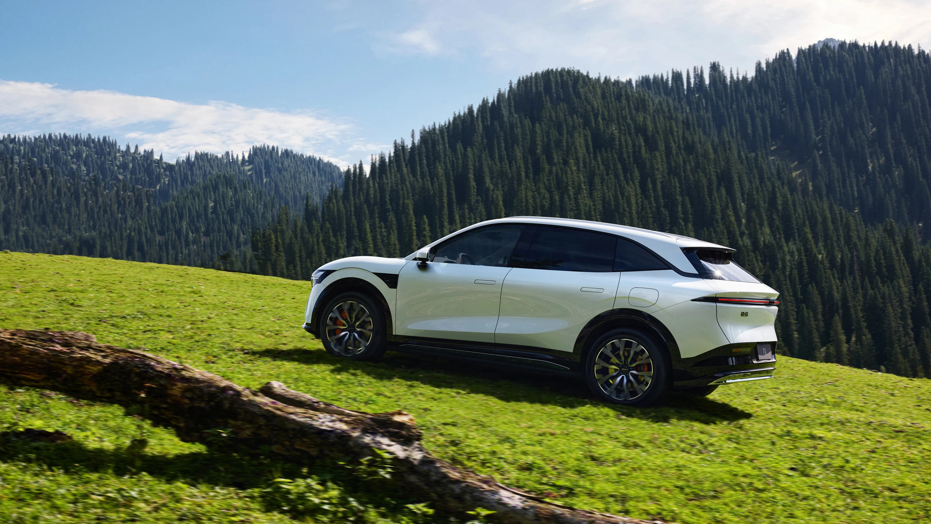 Zeekr 7X Long Range RWD exterior view
