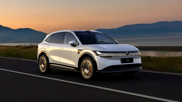 Zeekr 7X Long Range RWD exterior view