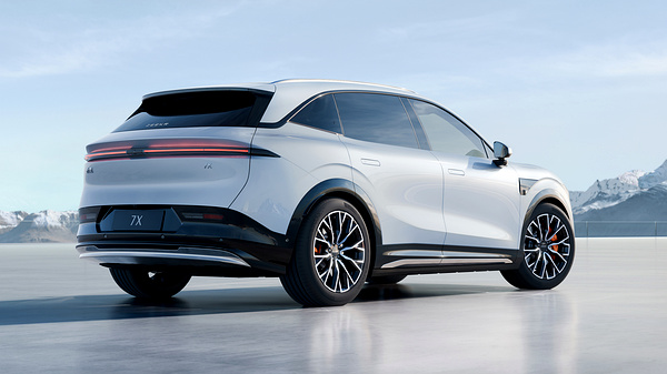 Zeekr 7X Long Range RWD exterior view
