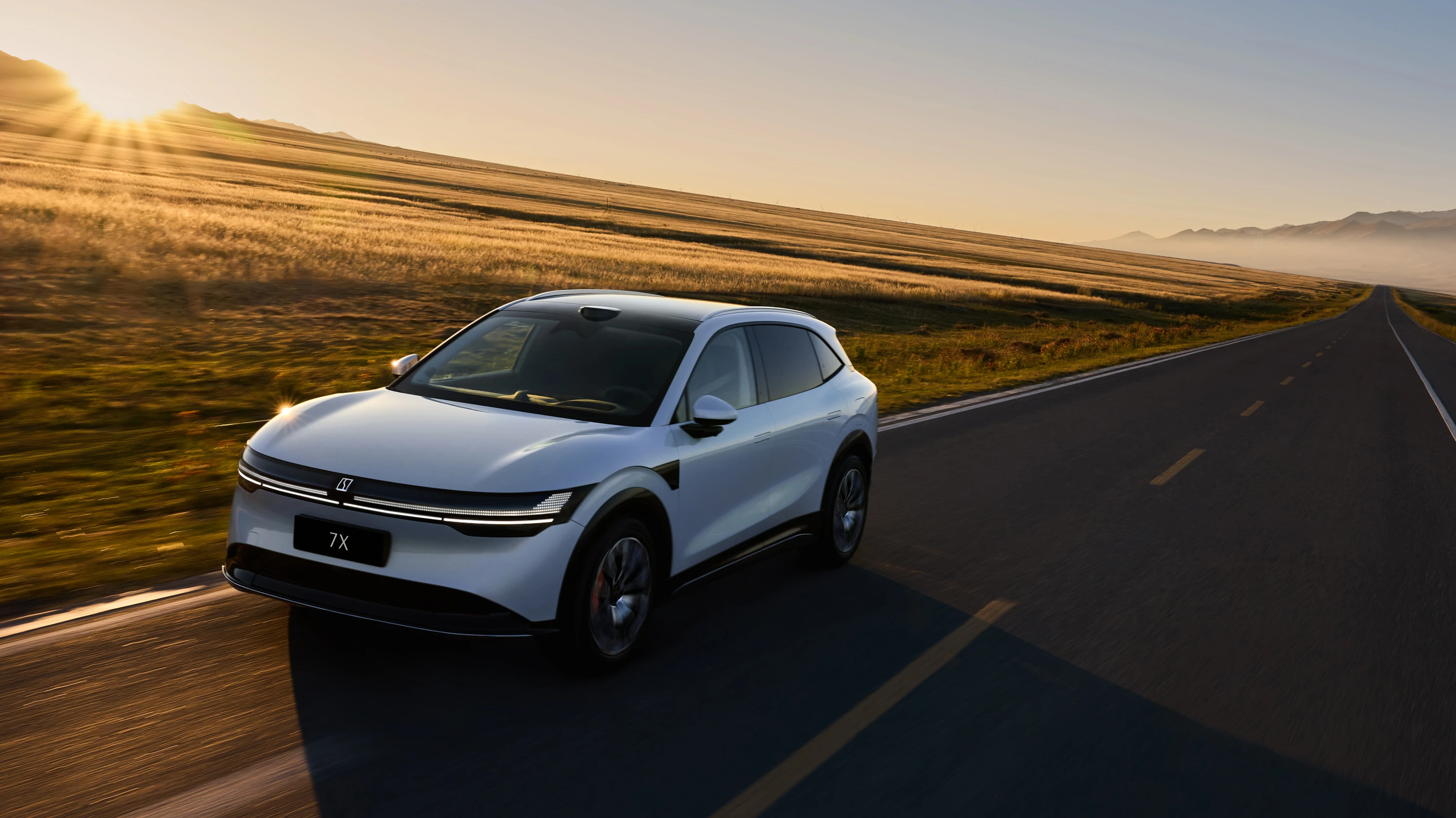 Zeekr 7X Standard Range RWD exterior view