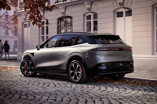 Zeekr 7X Standard Range RWD exterior view