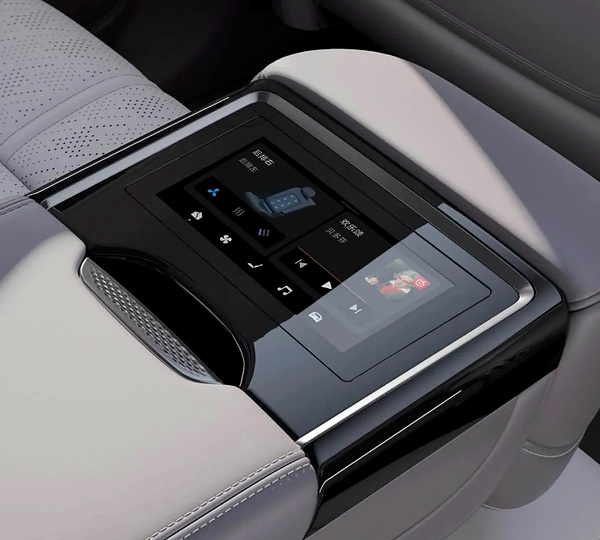 Zeekr 7X Standard Range RWD screens view