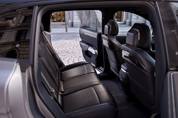 Zeekr 7X Standard Range RWD secondrowseats view