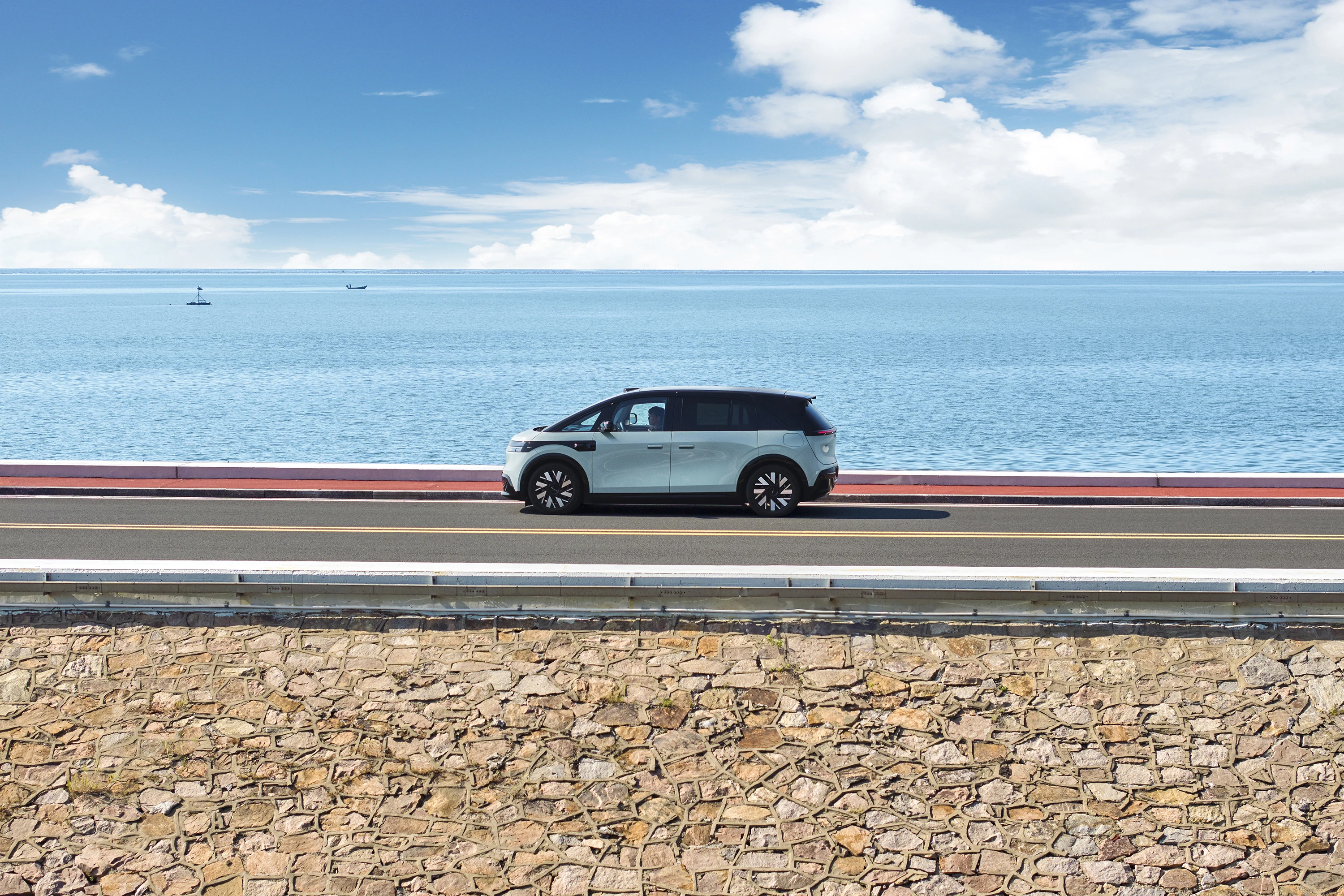 Zeekr MIX Standard Range RWD exterior view