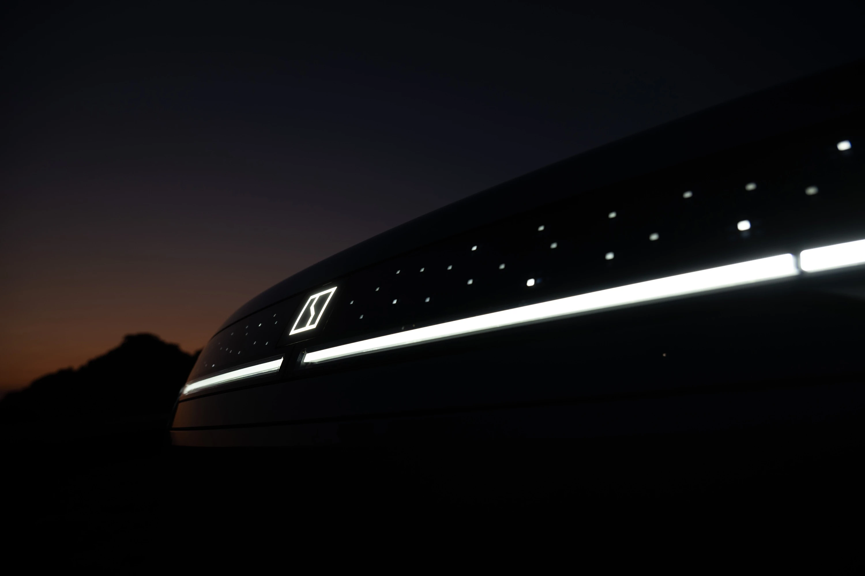 Zeekr MIX Standard Range RWD headlights view