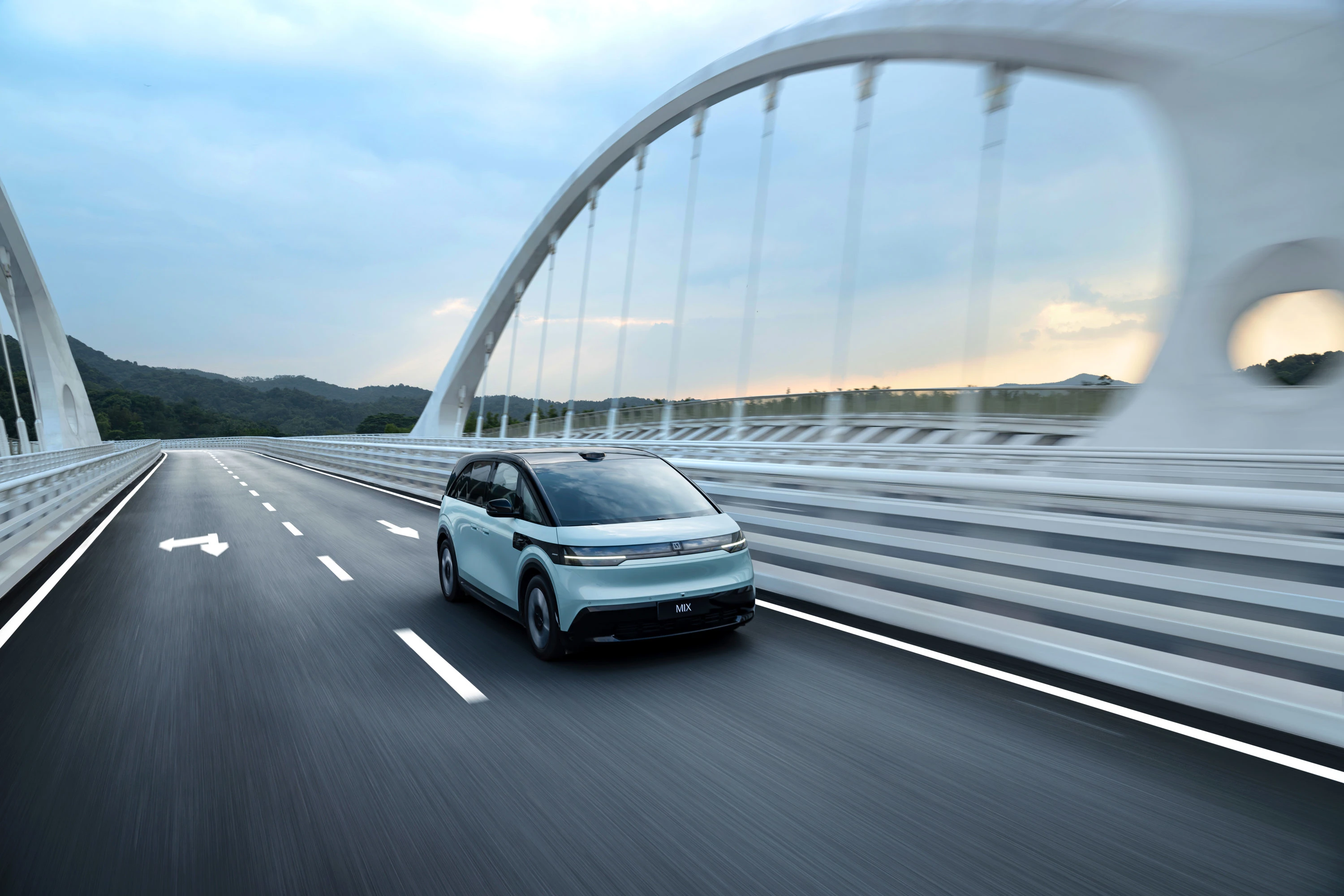 Zeekr MIX Standard Range RWD dynamic view
