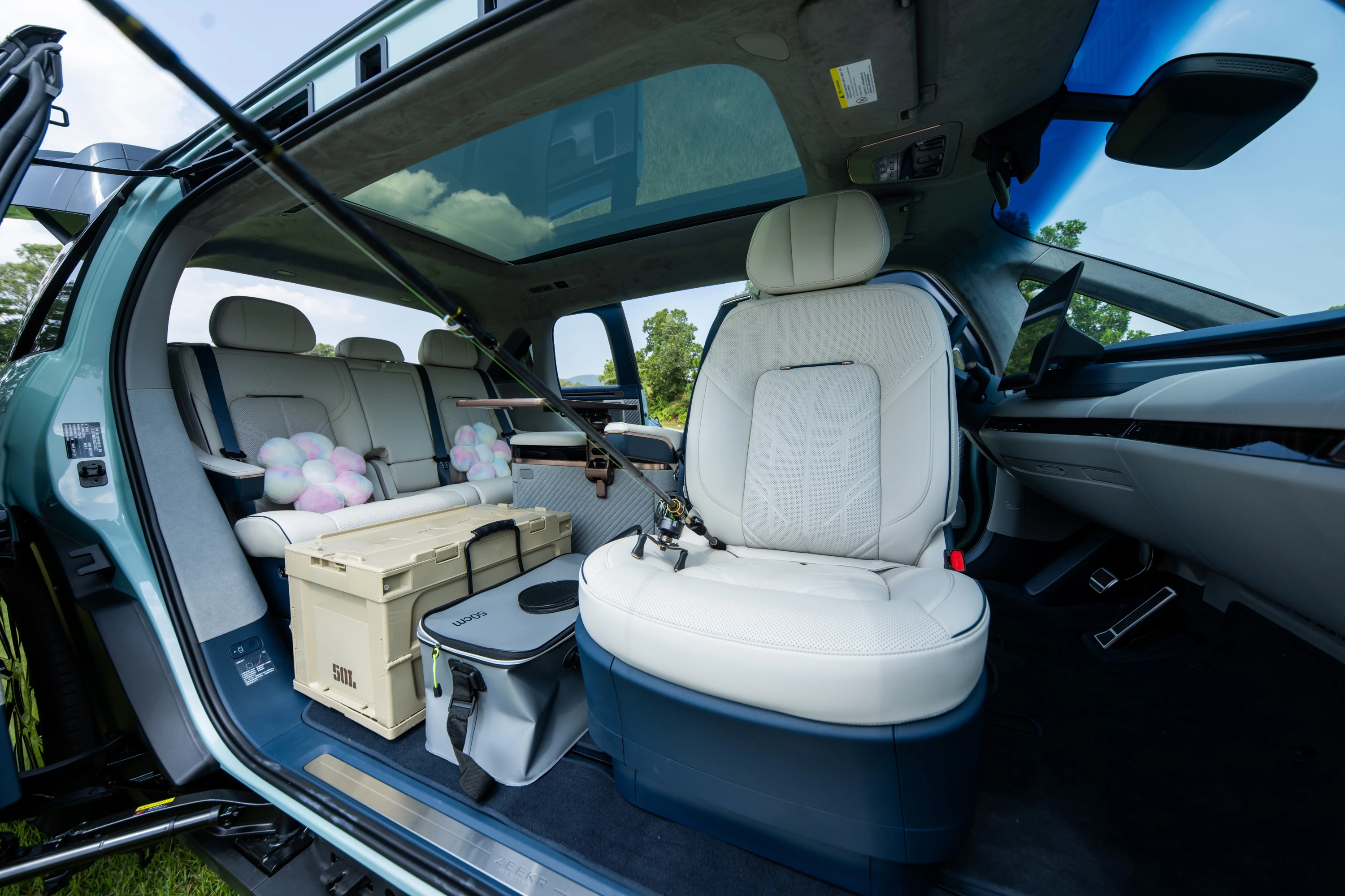 Zeekr MIX Standard Range RWD interior view
