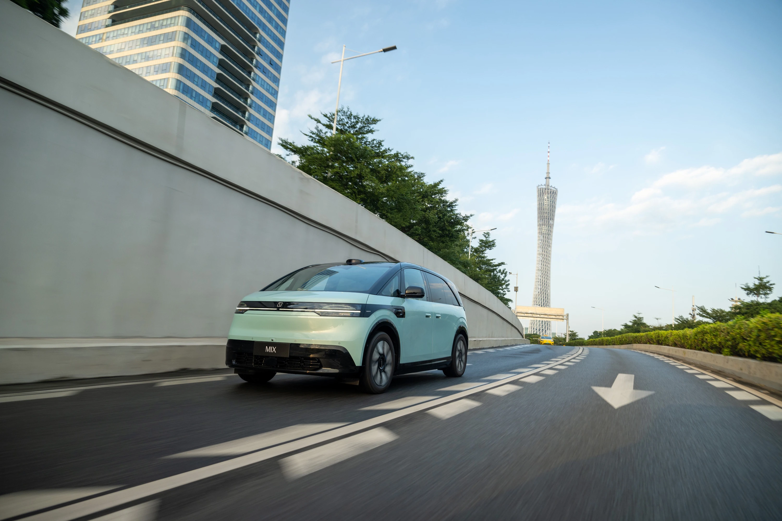 Zeekr MIX Standard Range RWD dynamic view